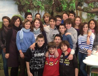 Alcuni studenti della scuola media Luca valenziano