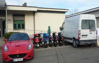 La Ferrari, le 6 moto e il furgone posti sotto sequestro