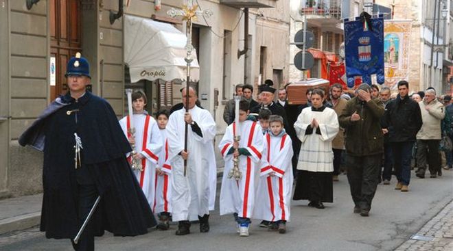 Un momento del funerale