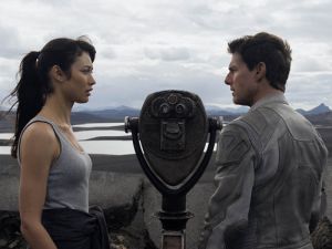 Olga Kurylenko e Tom Cruise