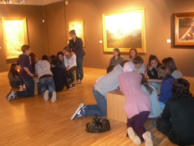 I ragazzi in Pinacoteca durante il gico finale