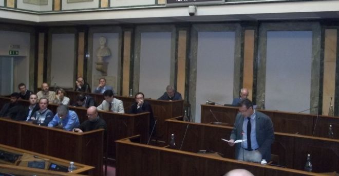La seduta del Consiglio di Lunedì: si notano i banchi lasciati vuoti dalla minoranza 