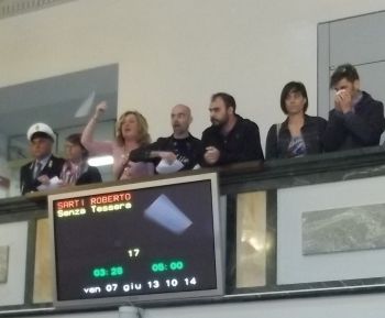 I lavoratori Aspal in consiglio che protestano e gridano