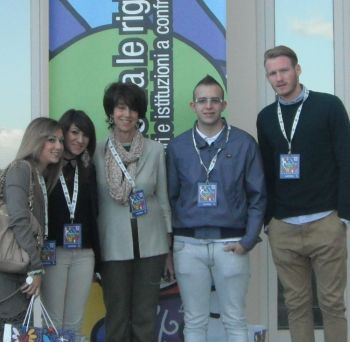 I quattro studenti tortonesi con l'insegnante 