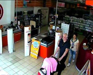 I due ladri fotografati a Castelletto Ticino