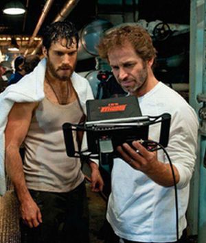 Henry Cavill col regista Zack Snyder durante una pausa