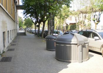 Una delle isole ecologiche interrate