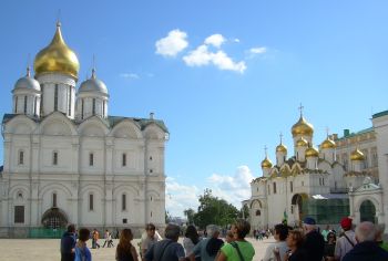 Mosca, nel cortile del Cremlino