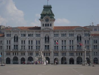 Piazza dell'Unità d'Italia - Il municipio