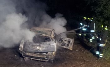 L'auto a fuoco a Pietramarazzi 