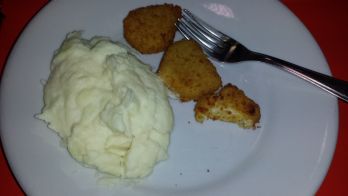 Le crocchette con purè oggi nelle mense scolastiche