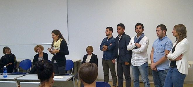 Gli studenti che illustrano le loro esperienze