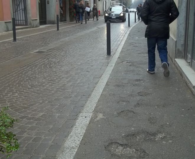 Marciapiede via Emilia -3 L