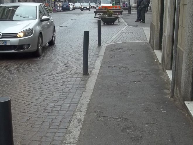 Marciapiede via Emilia -4 L