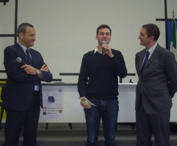 un momento della consegna delle borse di studio