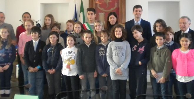 Tutti i componenti del consiglio comunale dei ragazzi