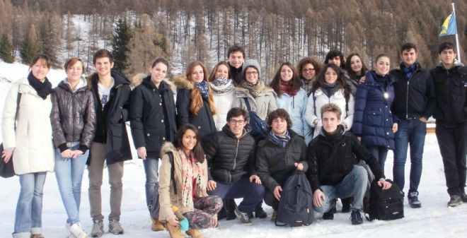 I ragazzi e la professoressa che hanno partecipato al campus