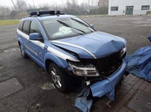 La macchina della polizia