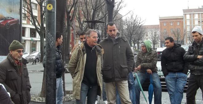 Un momento della conferenza stampa davanti alla prefettura 