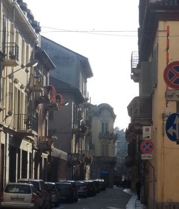 Via Rattazzi: per metà è impraticabile