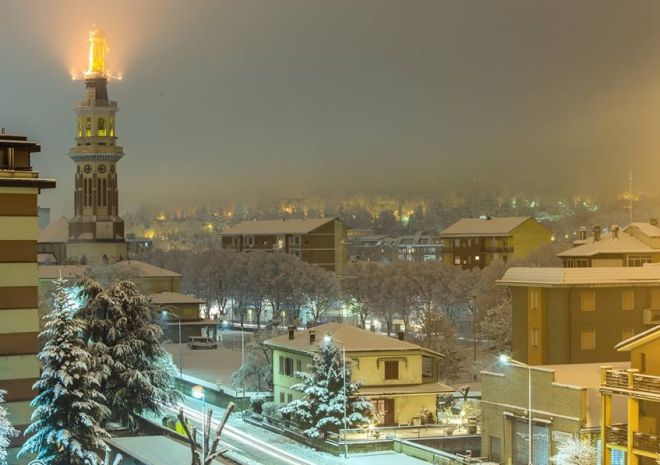 Una splendida fotografia di Tortona sotto la neve scattata da Sergio Rastelli