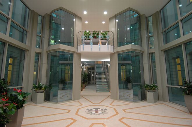 L'interno della Biblioteca di Alessandria