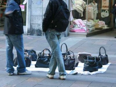 venditore abusivo - I