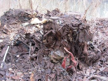 Un fusto esploso, anche in questo caso all'aria senza protezione