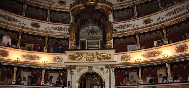 teatro casale -L