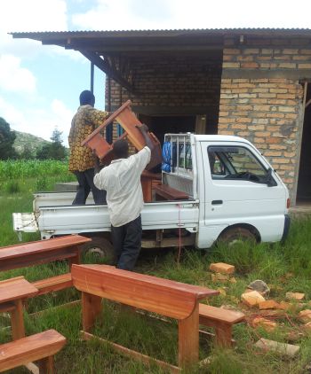 I banchi entrano in classe