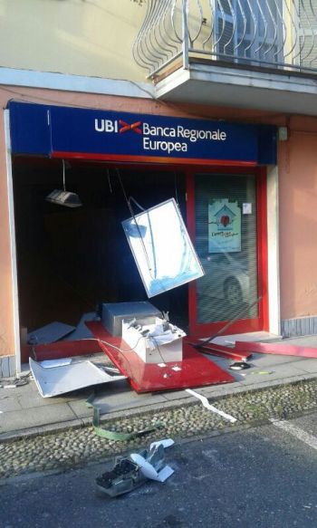 Il bancomat divelto