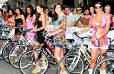 modelle in bicicletta - I
