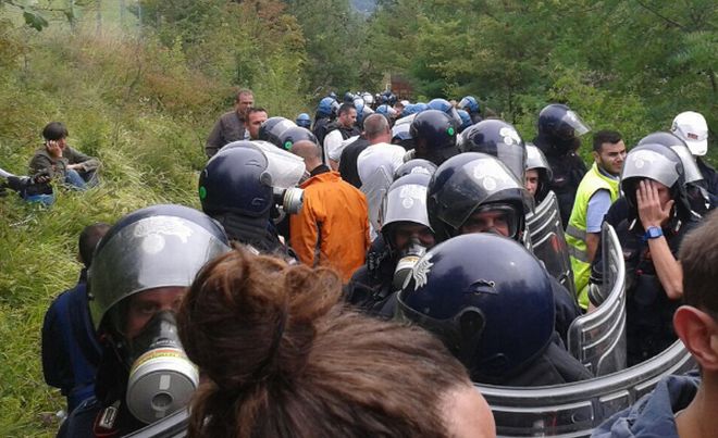 Primi contatti tra le due fazioni