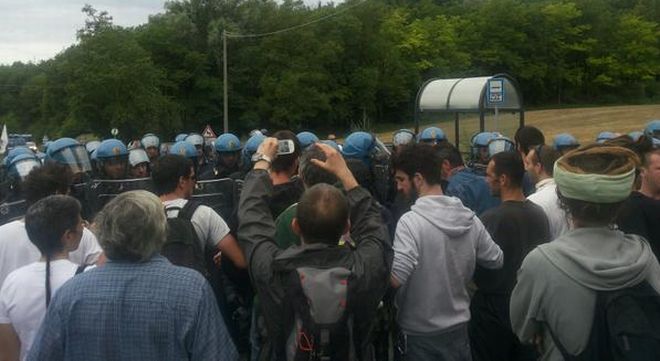 Prime scintille fra polizia e No Tav