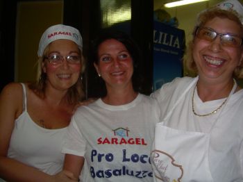 Le volontarie della Pro Loco che hanno partecipato alla Sagra del Pesce tenutasi a giugno