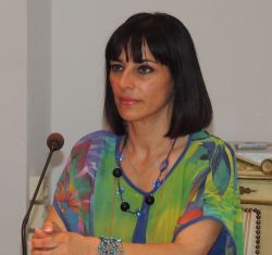 L'assessore al personale Vittoria Coalcino