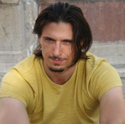 Lo scrittore Gianluca D'Acquino