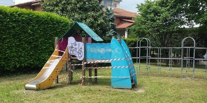 Il parco giochi in via Fermi