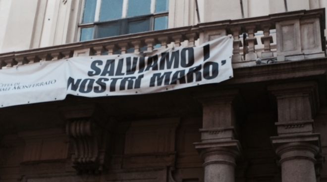 L'ingresso del municipio com'era fino a ieri