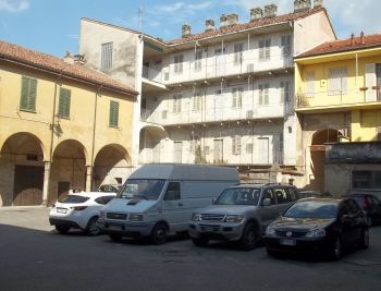 Piazzetta della Trinità in via Emilia nord
