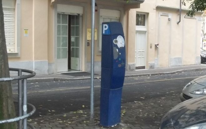 colonnina parcheggi - L