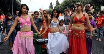 Un gruppo di Sinti (foto Ansa)