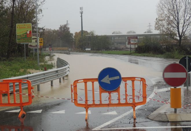 strada allagata nei pressi del Brico