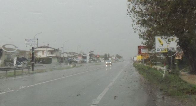 Pioggia battente nel primo pomeriggio