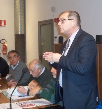 Marco Balossino parla alla platea