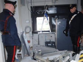 carabinieri bancomat esploso - Q