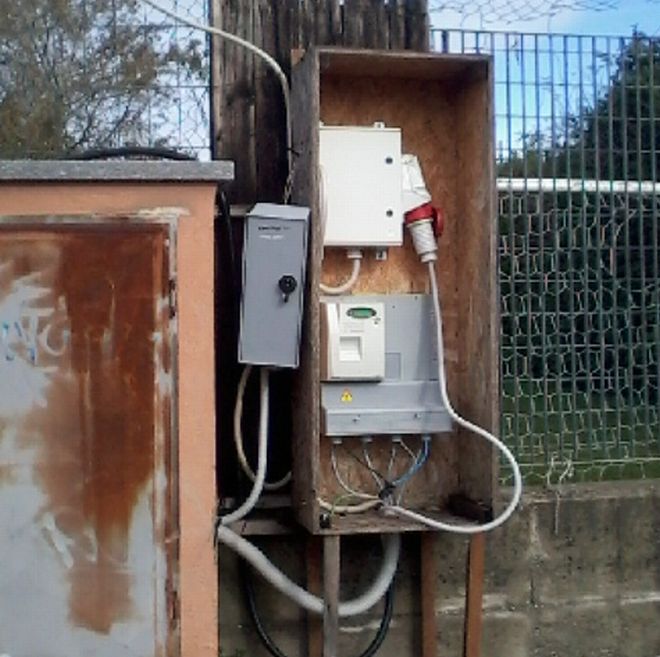 Foto 2 ecco da dove la roulotte  si prende la corrente