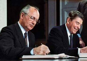 gorbaciov e reagan Q