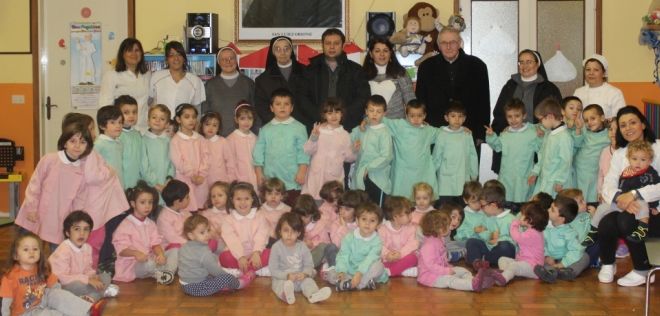 Il gruppo della scuola con il Vescovo