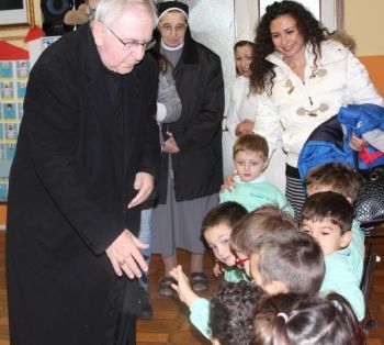 il saluto del Vescovo ad ogni bambino